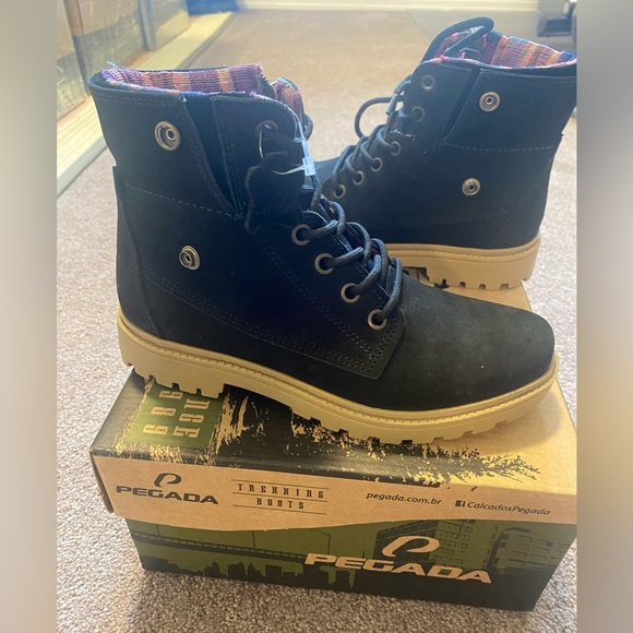 New* Women's boots - Picture 4 of 4